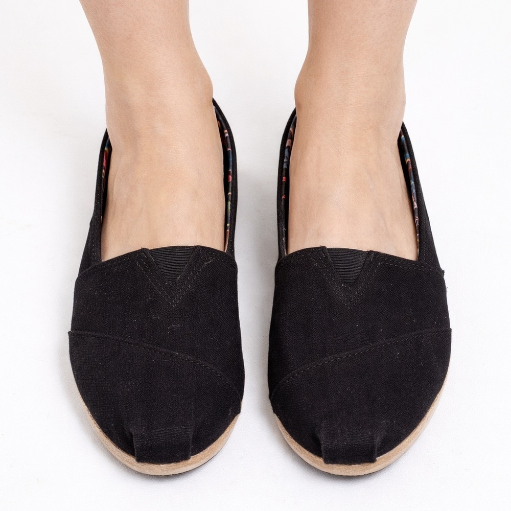 BOBS from Skechers slip-on espadrille shoes with memory foam insoles. Size 8